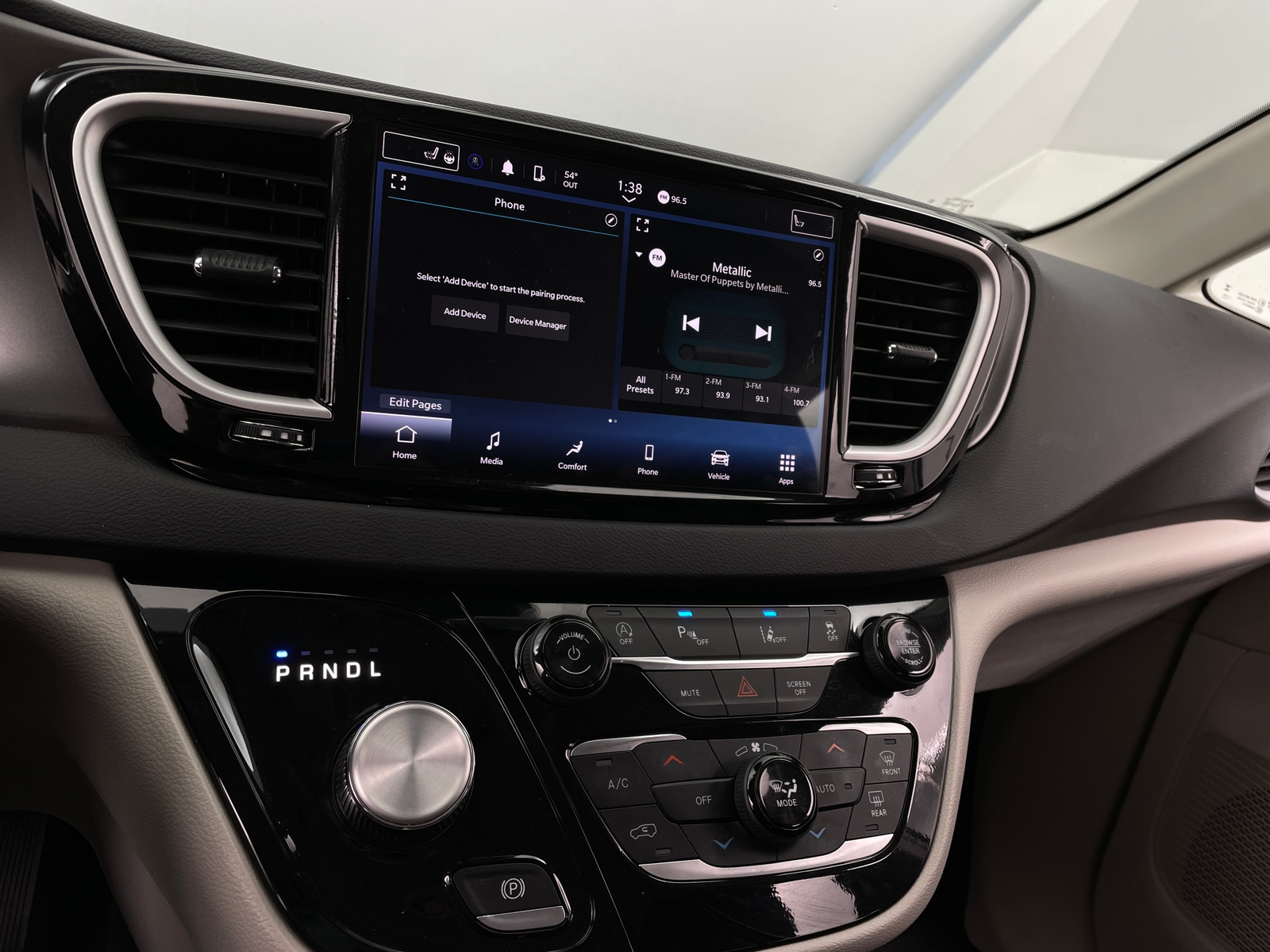 Thumbnail: 2024 Chrysler Pacifica - 3