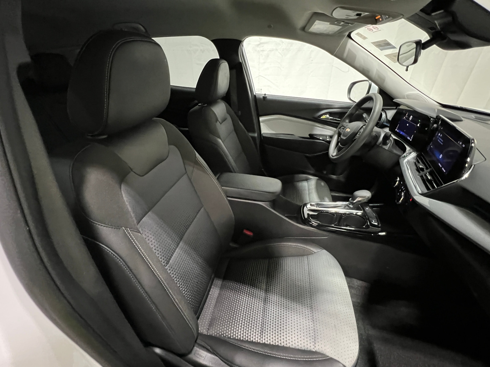 Thumbnail: 2025 Chevrolet Trax - 2