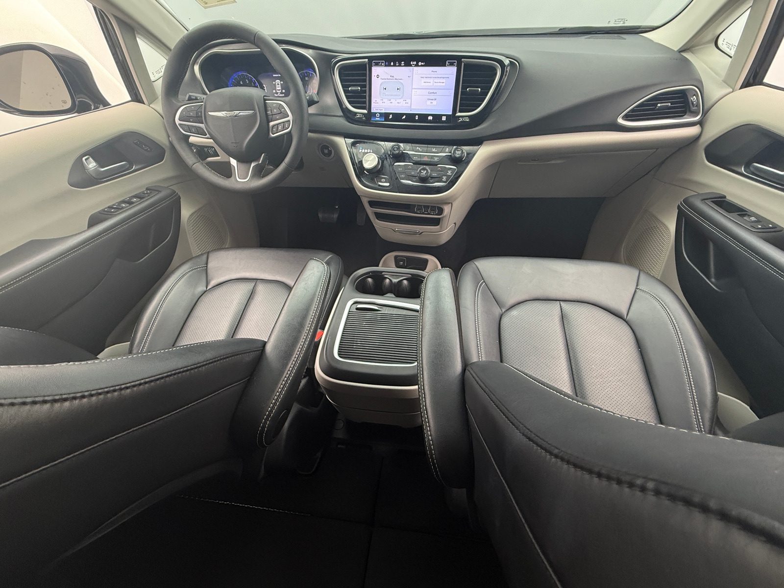 Thumbnail: 2024 Chrysler Pacifica - 2