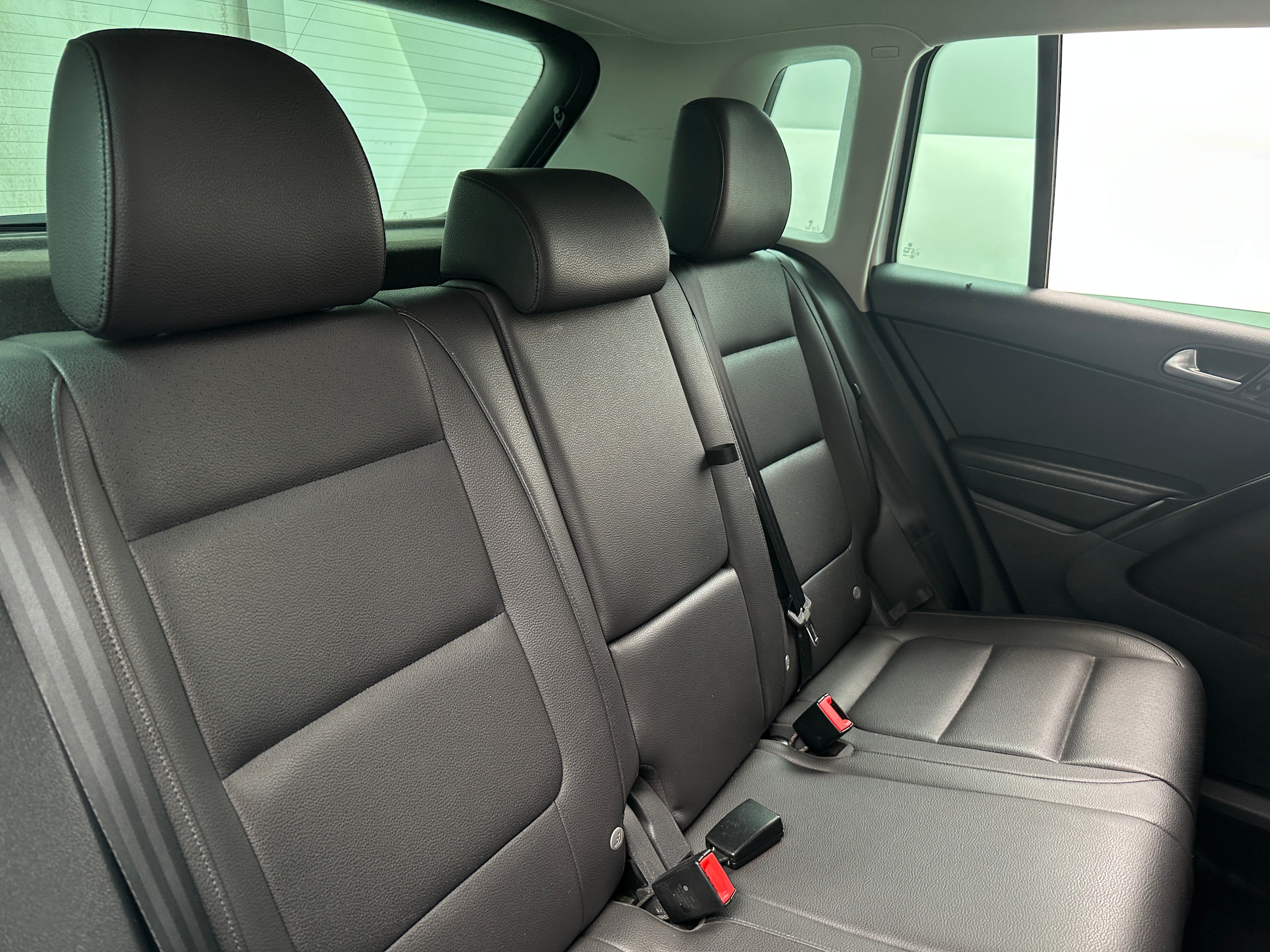 Used 2015 Volkswagen Tiguan SE with VIN WVGBV7AX7FW518154 for sale in Oak Creek, WI