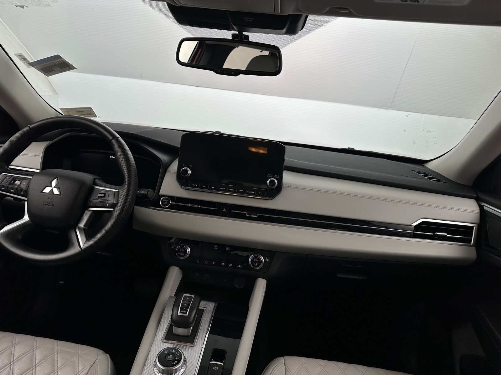 Thumbnail: 2024 Mitsubishi Outlander - 2