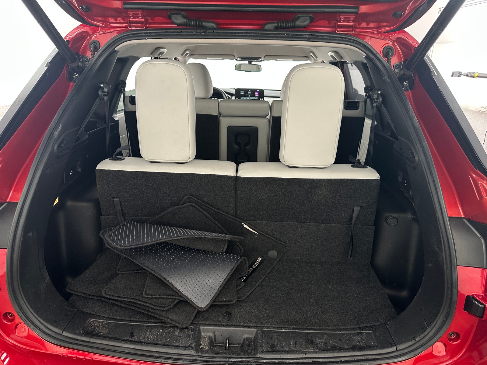 Thumbnail: 2024 Mitsubishi Outlander - 6