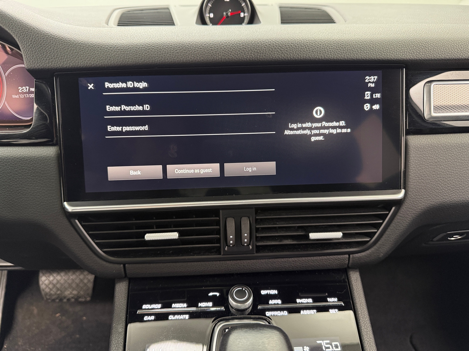 Thumbnail: 2022 Porsche Cayenne - 3