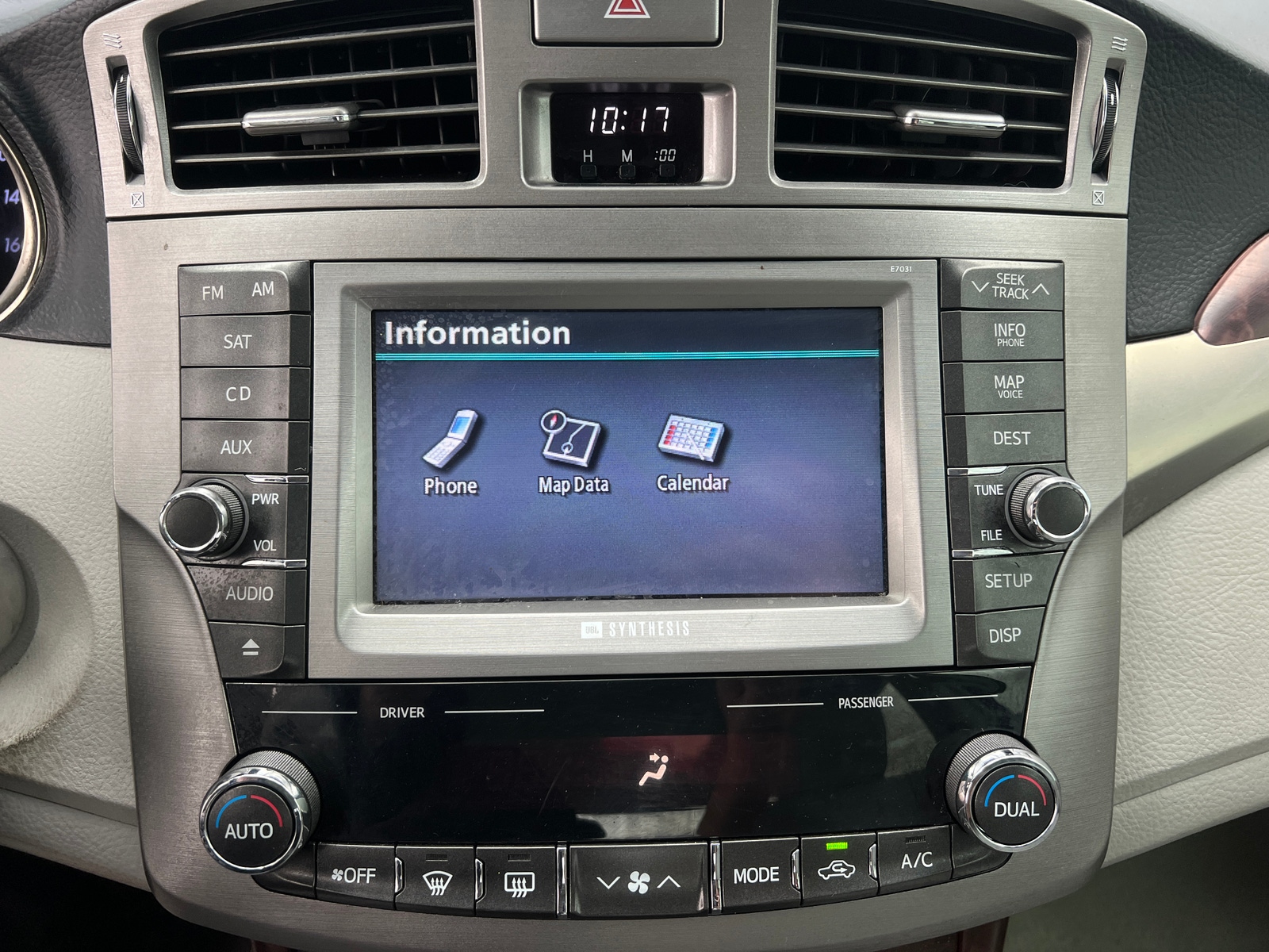 Thumbnail: 2012 Toyota Avalon - 3