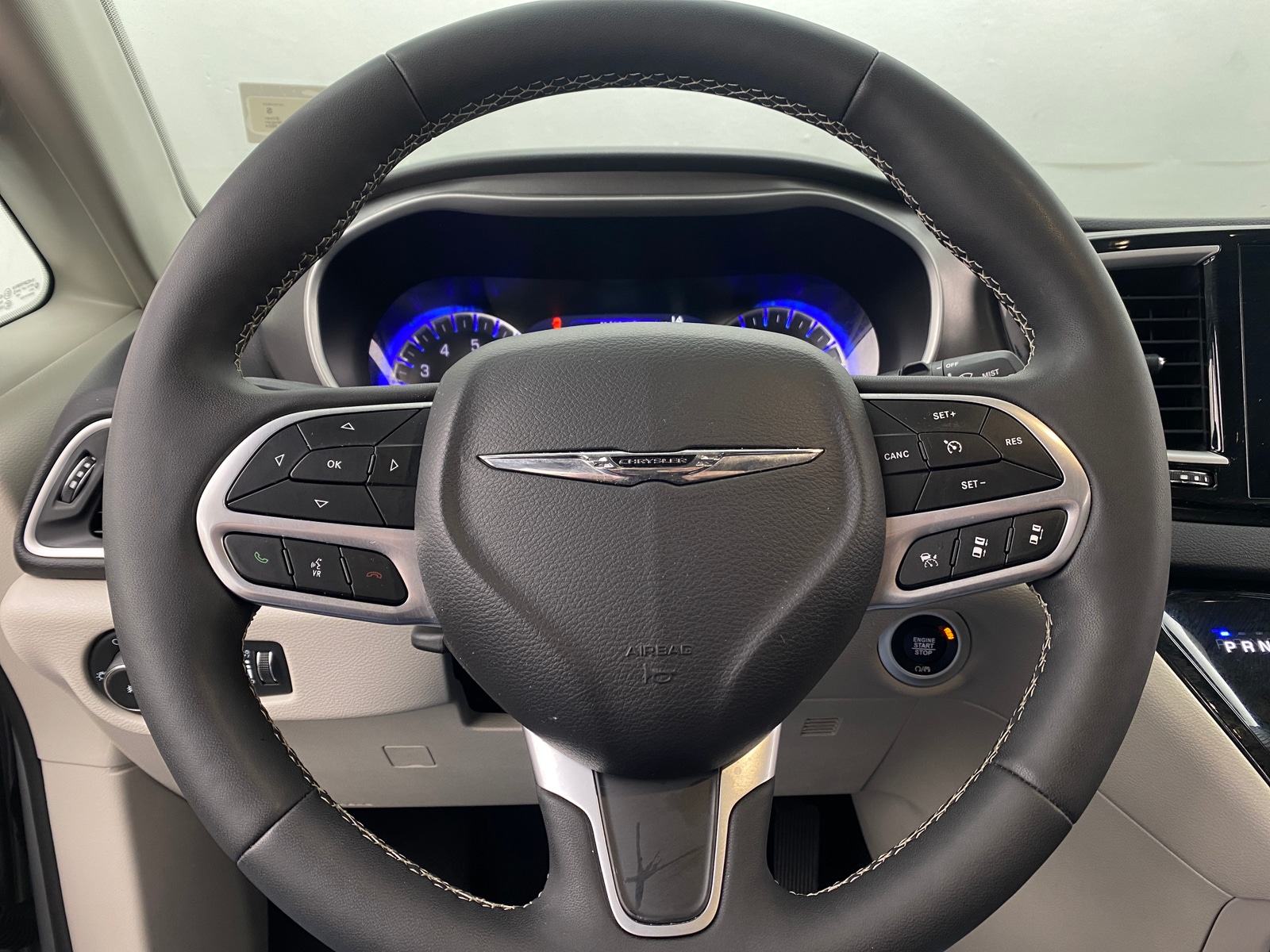 Thumbnail: 2024 Chrysler Pacifica - 4