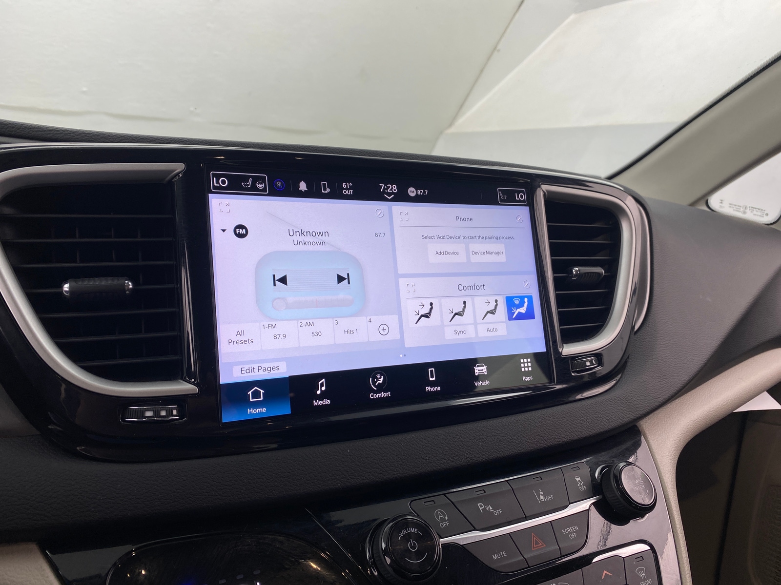 Thumbnail: 2024 Chrysler Pacifica - 3