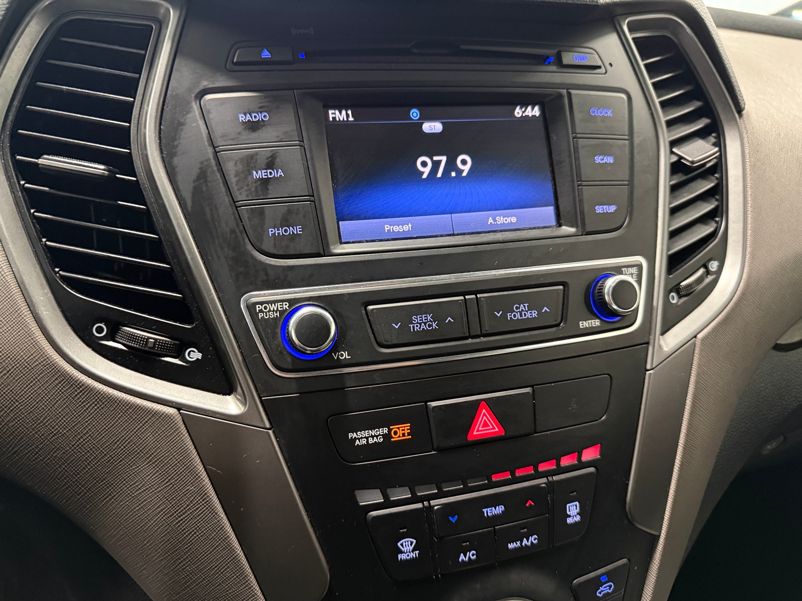 Thumbnail: 2017 Hyundai Santa Fe - 4