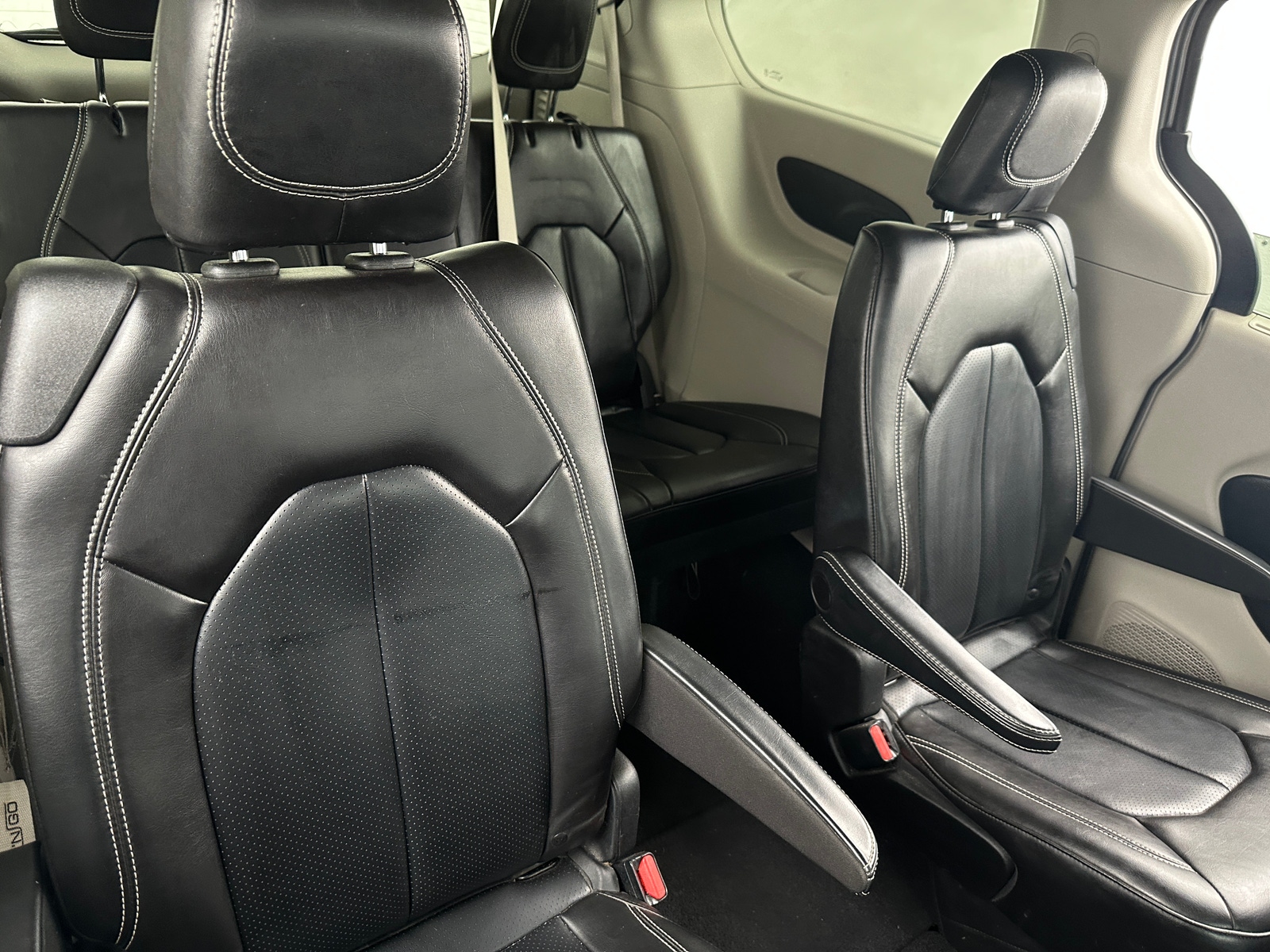 Thumbnail: 2020 Chrysler Voyager - 5