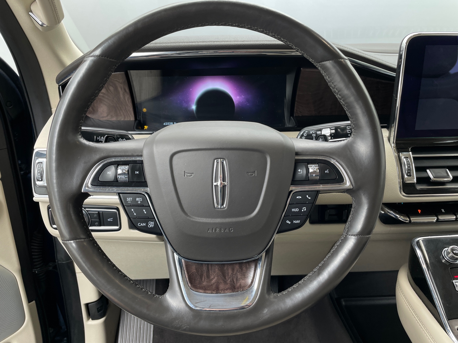 Thumbnail: 2020 Lincoln Navigator - 4