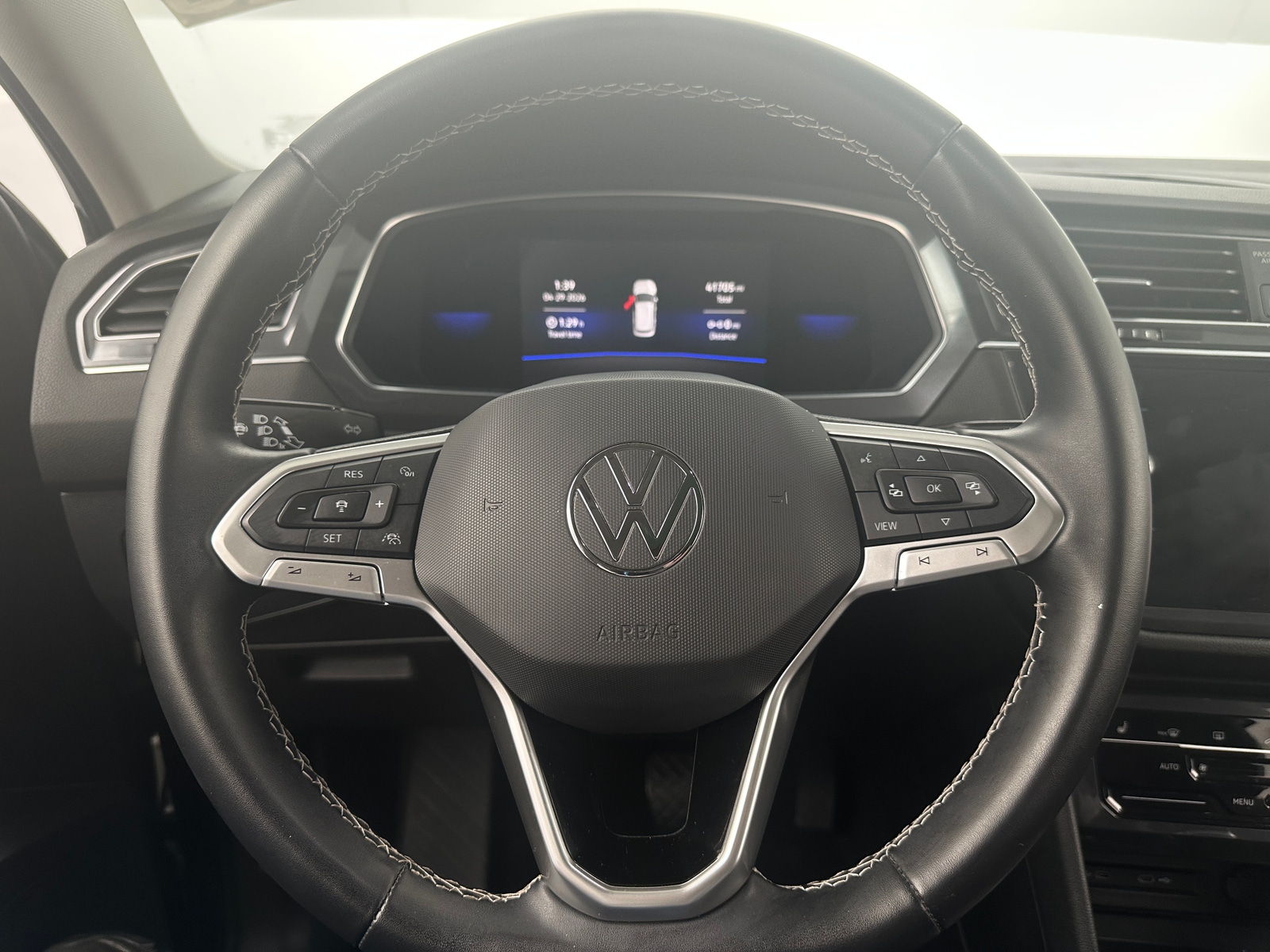 Thumbnail: 2022 Volkswagen Tiguan - 4