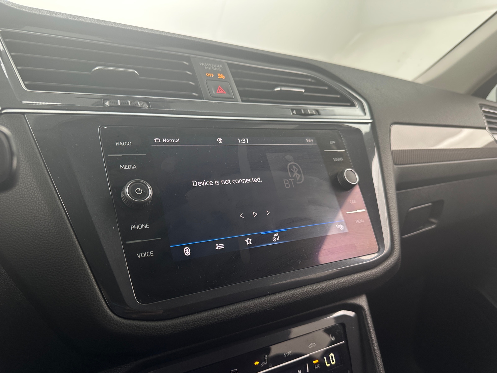 Thumbnail: 2022 Volkswagen Tiguan - 3