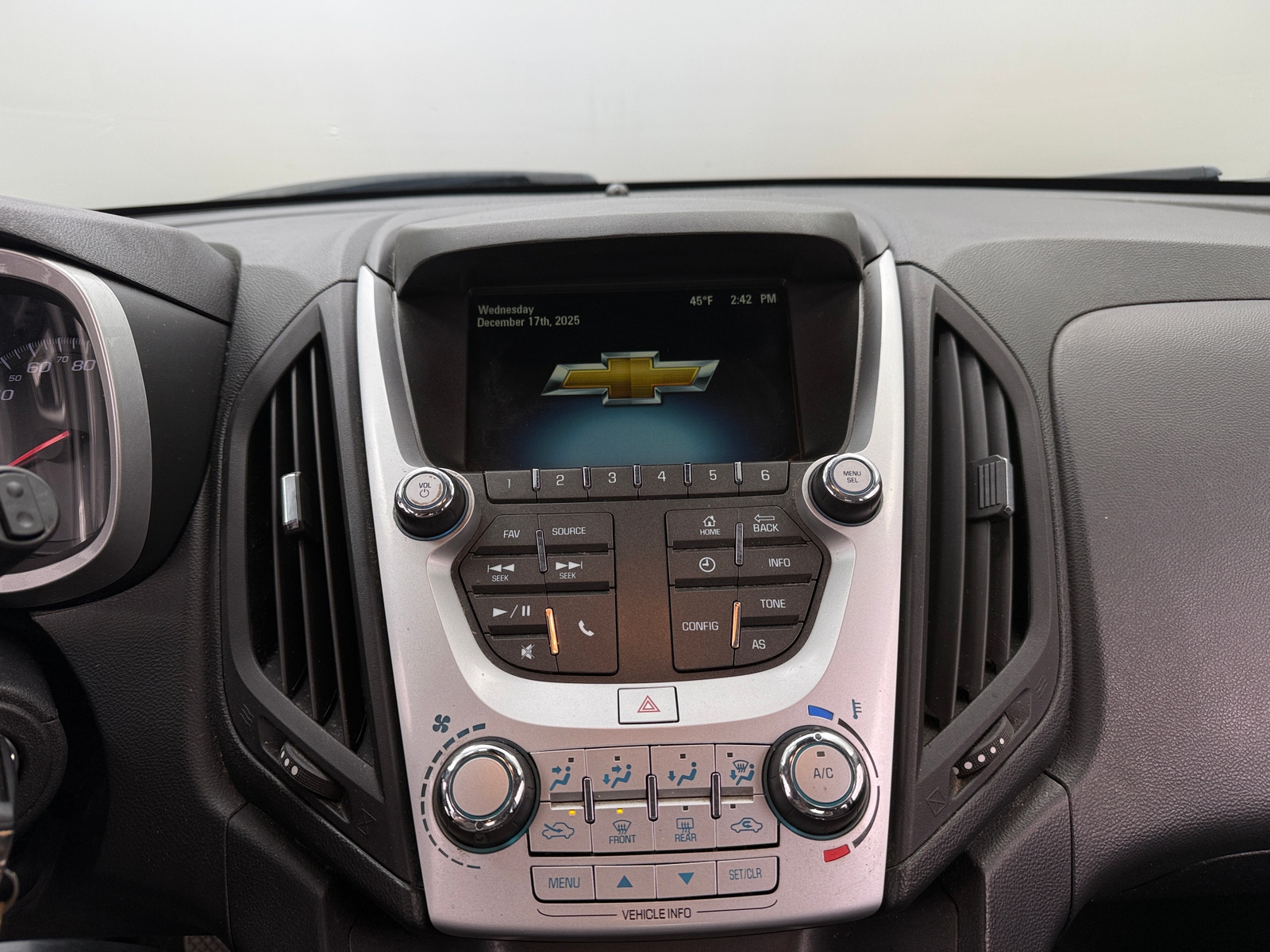 Thumbnail: 2017 Chevrolet Equinox - 4