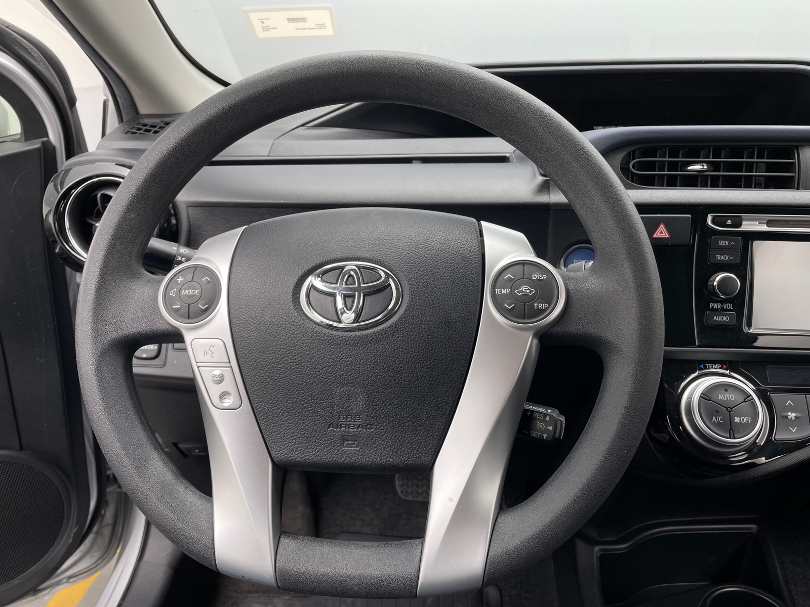 Thumbnail: 2015 Toyota Prius c - 5