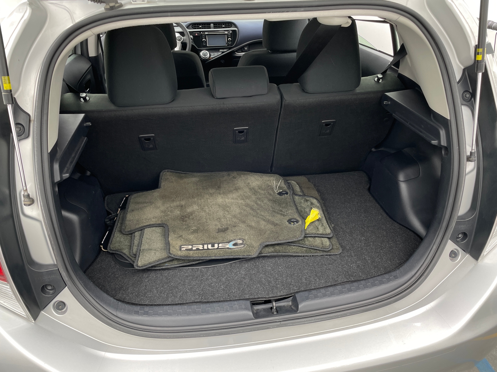 Thumbnail: 2015 Toyota Prius c - 7