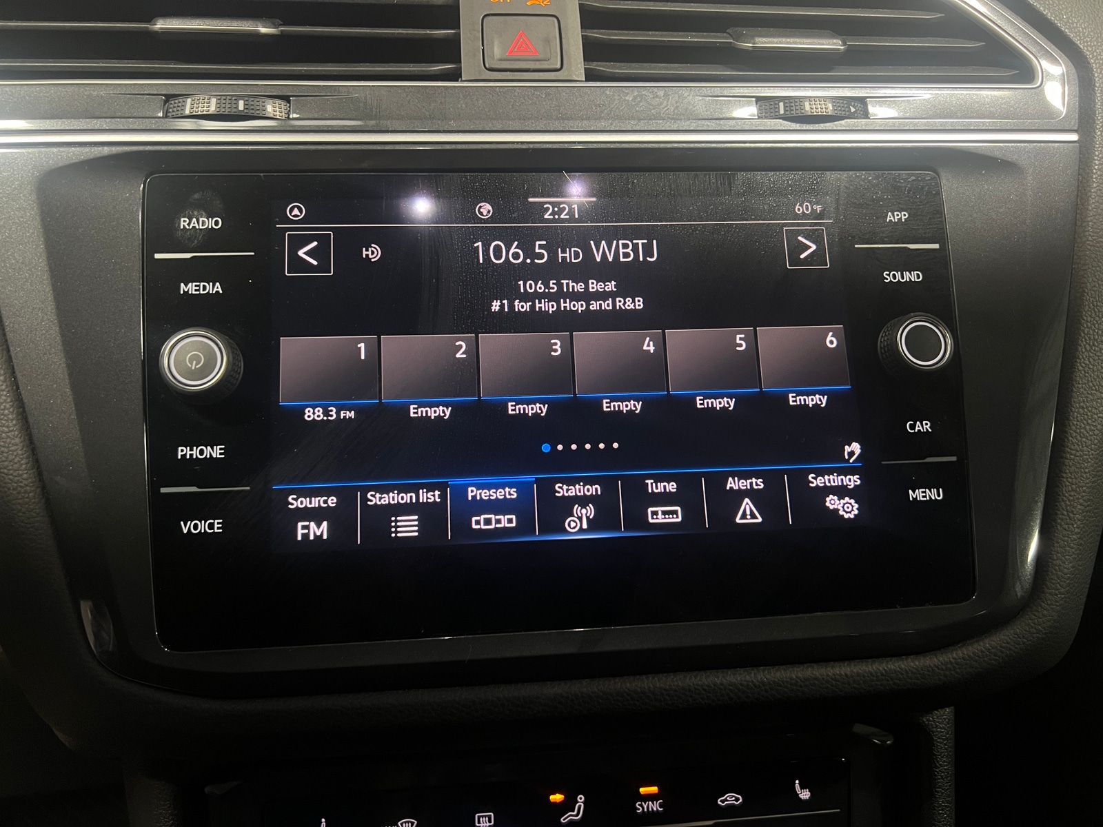 Thumbnail: 2024 Volkswagen Tiguan - 3