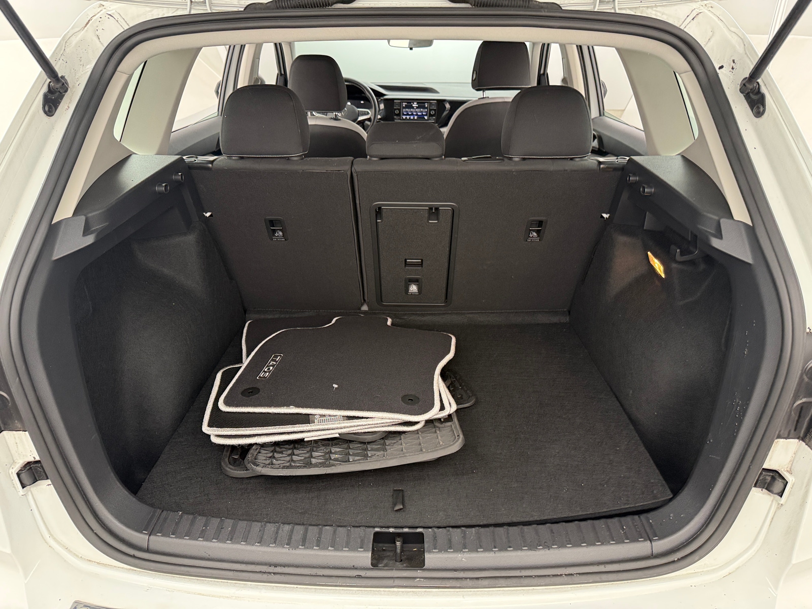 Thumbnail: 2023 Volkswagen Taos - 7