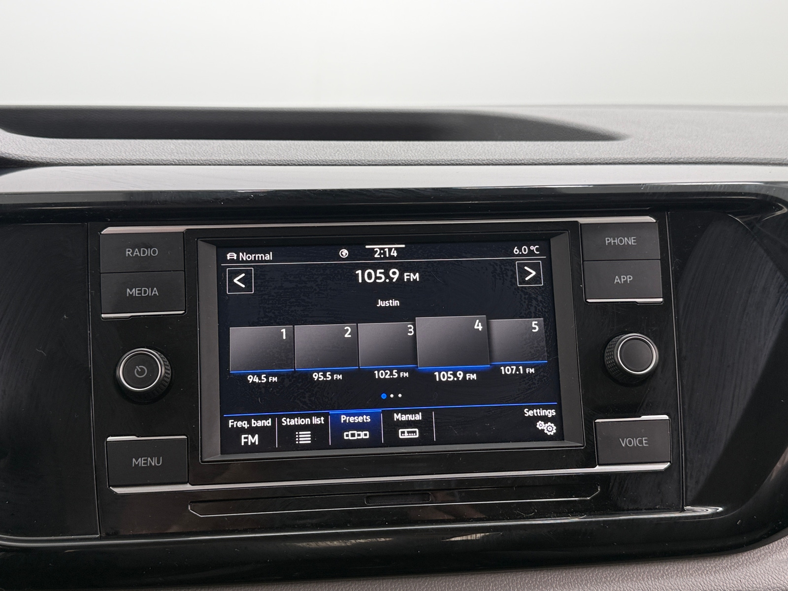 Thumbnail: 2023 Volkswagen Taos - 4