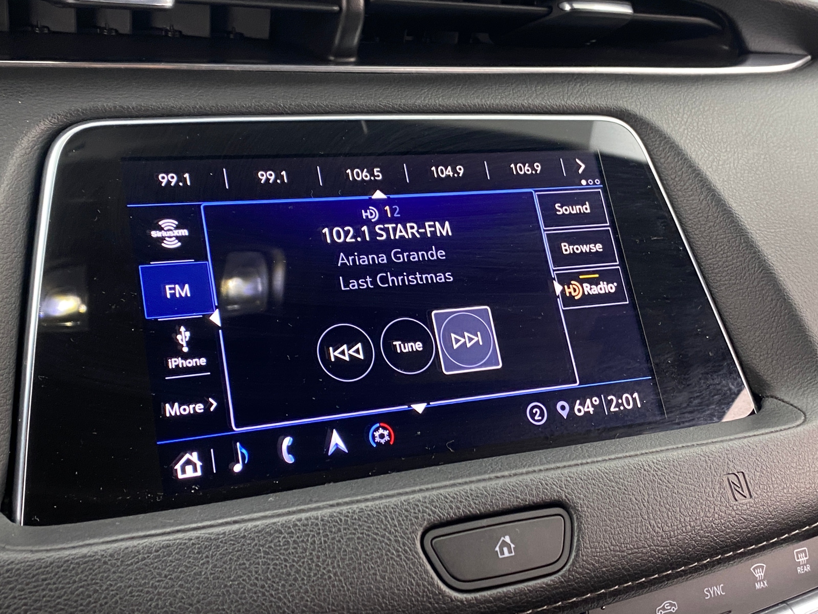 Thumbnail: 2020 Cadillac XT4 - 3