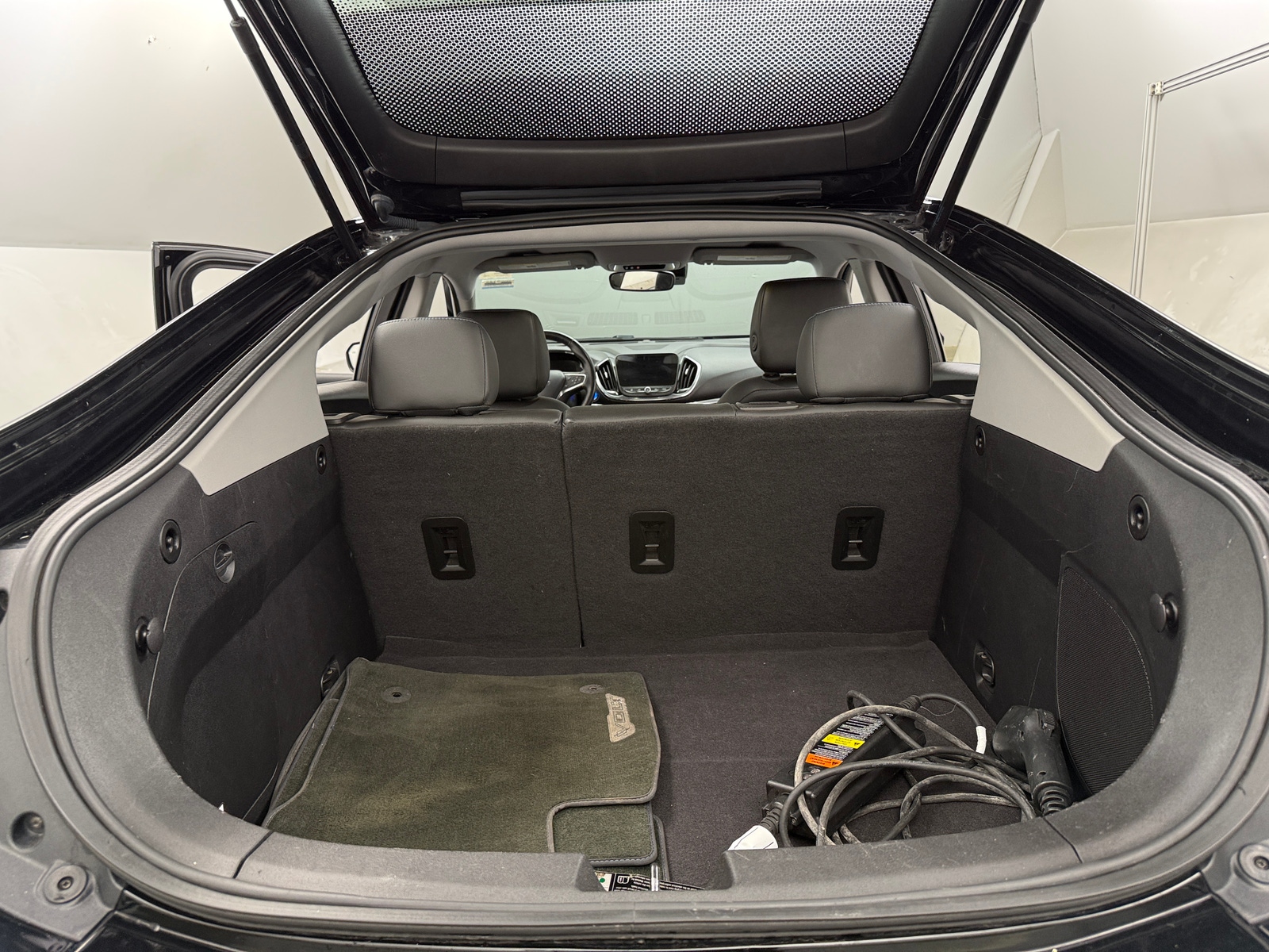 Thumbnail: 2017 Chevrolet Volt - 6