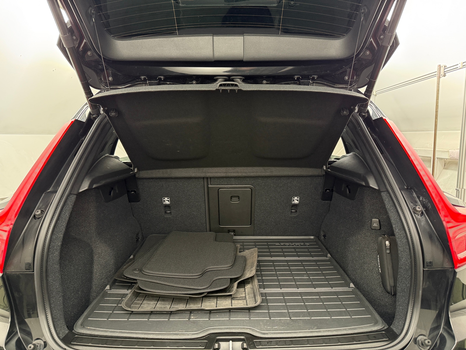 Thumbnail: 2024 Volvo XC40 - 7