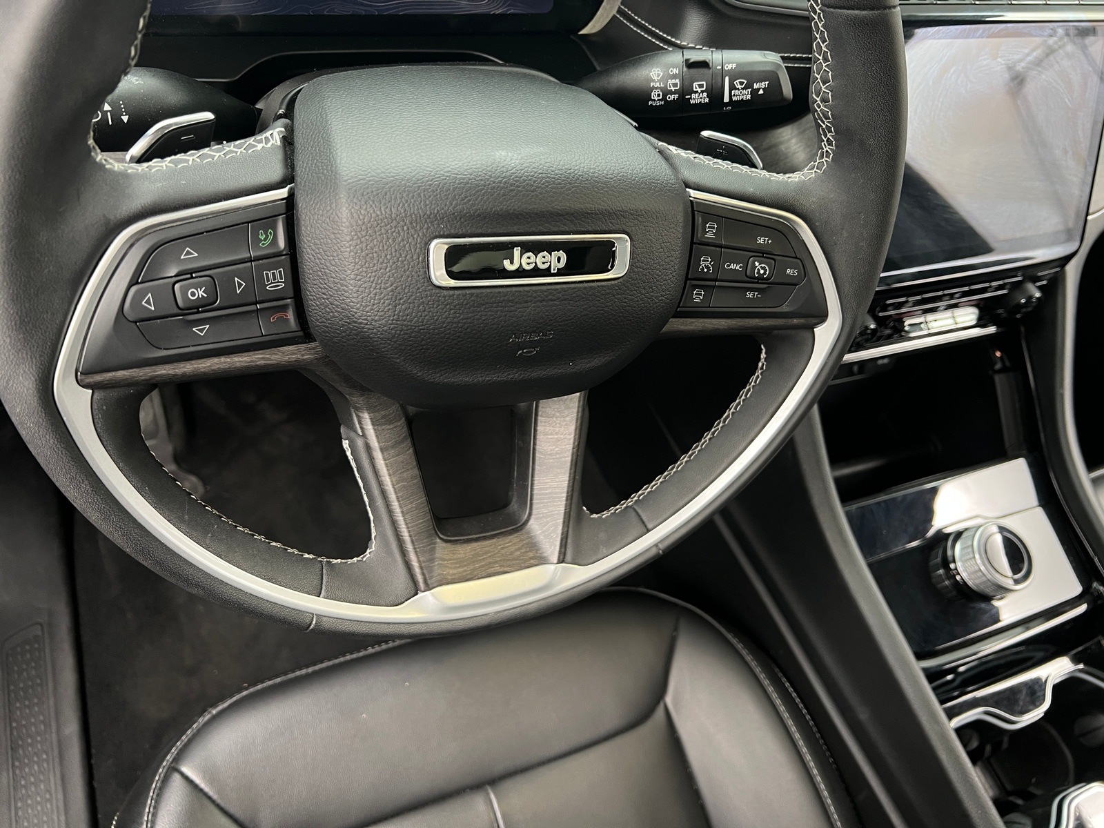 Thumbnail: 2023 Jeep Grand Cherokee L - 4