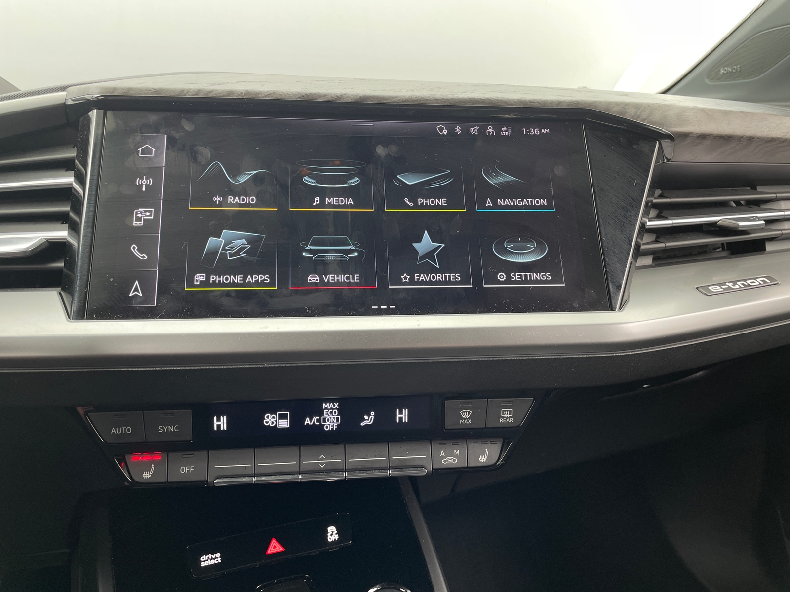 Thumbnail: 2024 Audi Q4 e-tron - 3