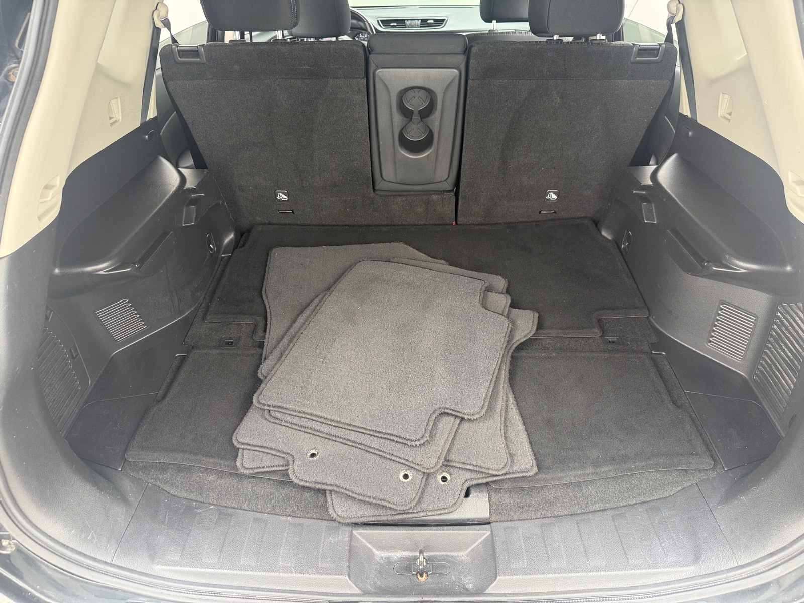 Thumbnail: 2017 Nissan Rogue - 7