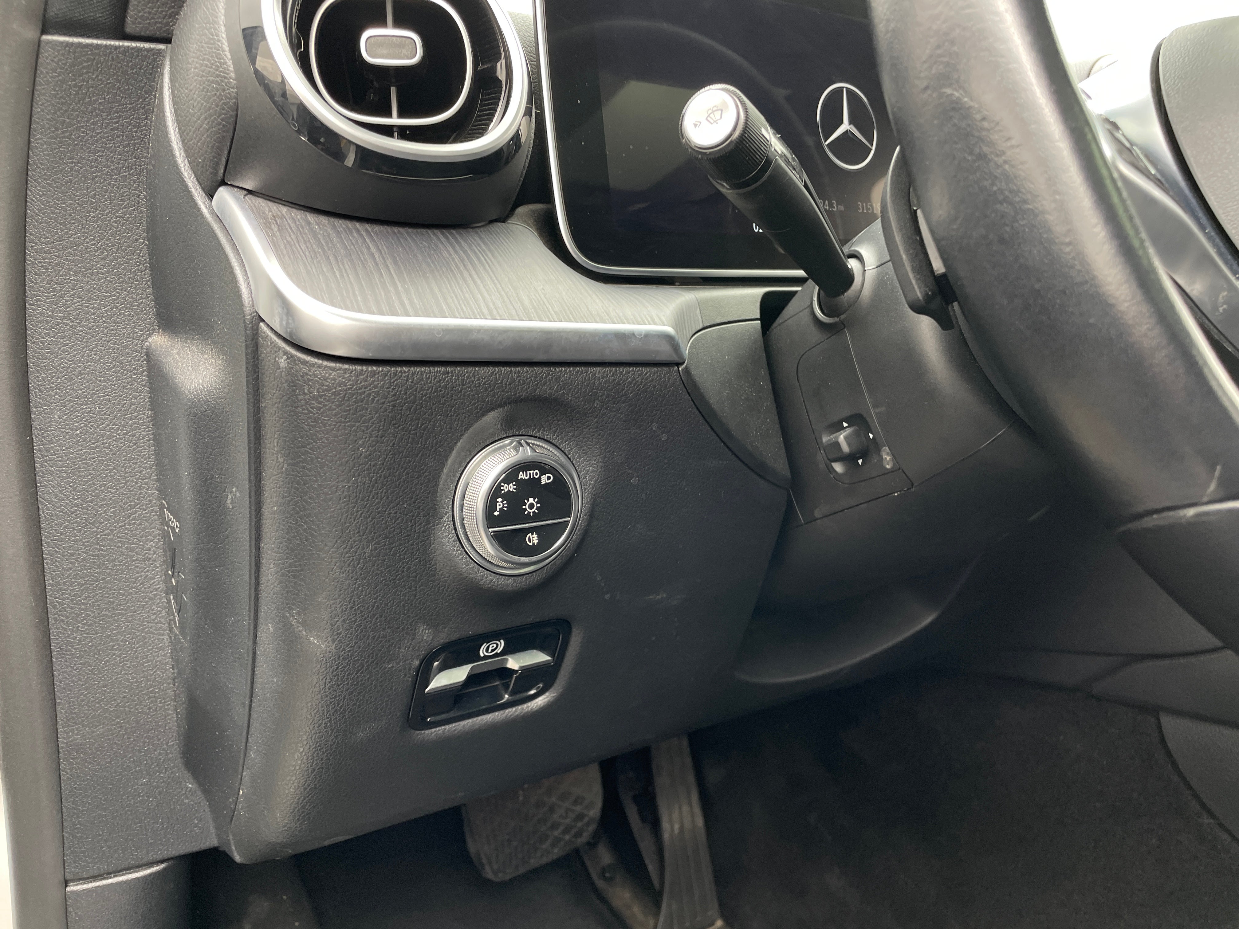 2024 Mercedes-Benz C-Class Sedan C 300 - Photo 3