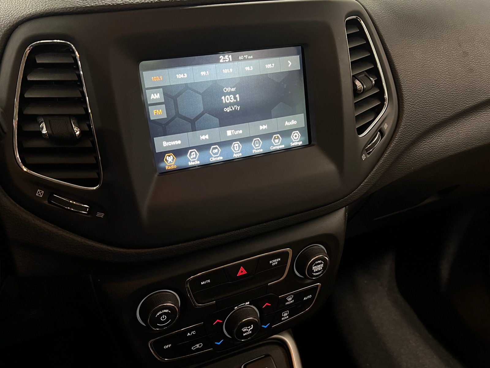 Thumbnail: 2019 Jeep Compass - 4