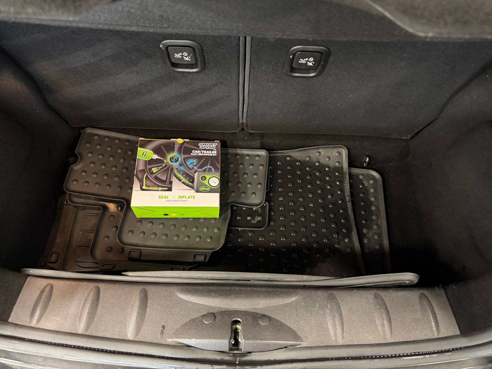 Thumbnail: 2011 MINI Cooper Hardtop - 6