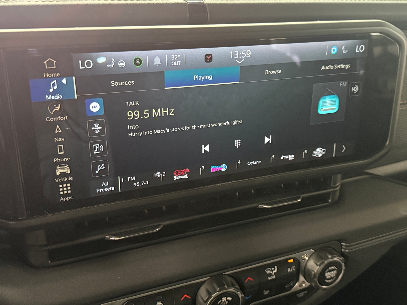 Thumbnail: 2025 Jeep Gladiator - 4