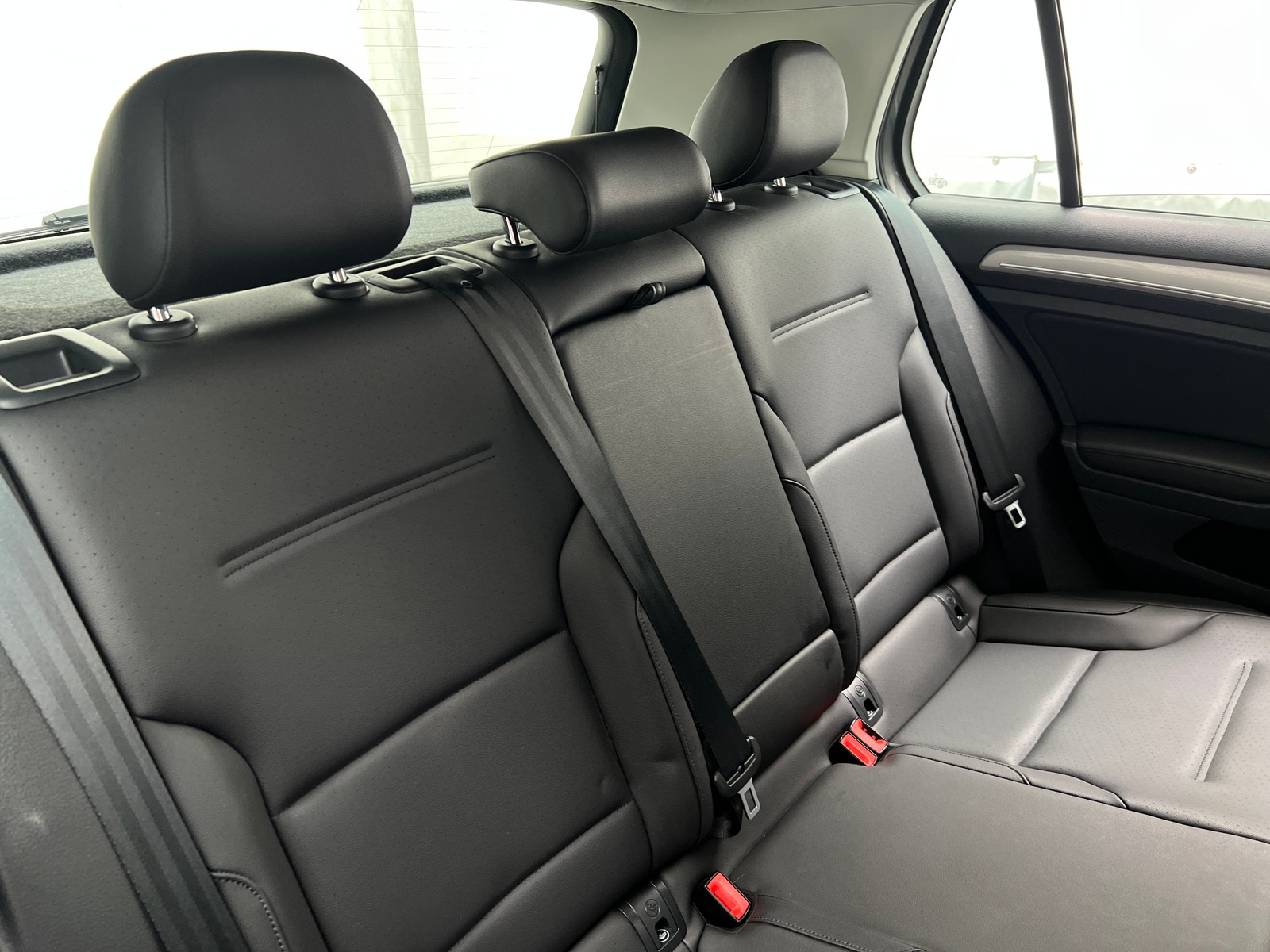 Thumbnail: 2016 Volkswagen e-Golf - 5