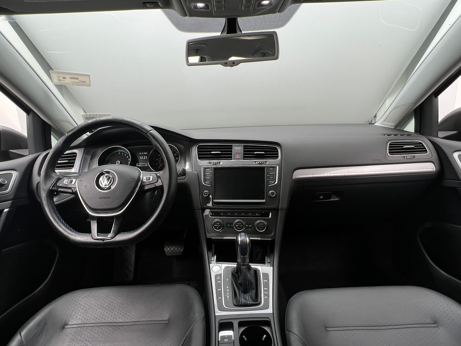 Thumbnail: 2016 Volkswagen e-Golf - 2