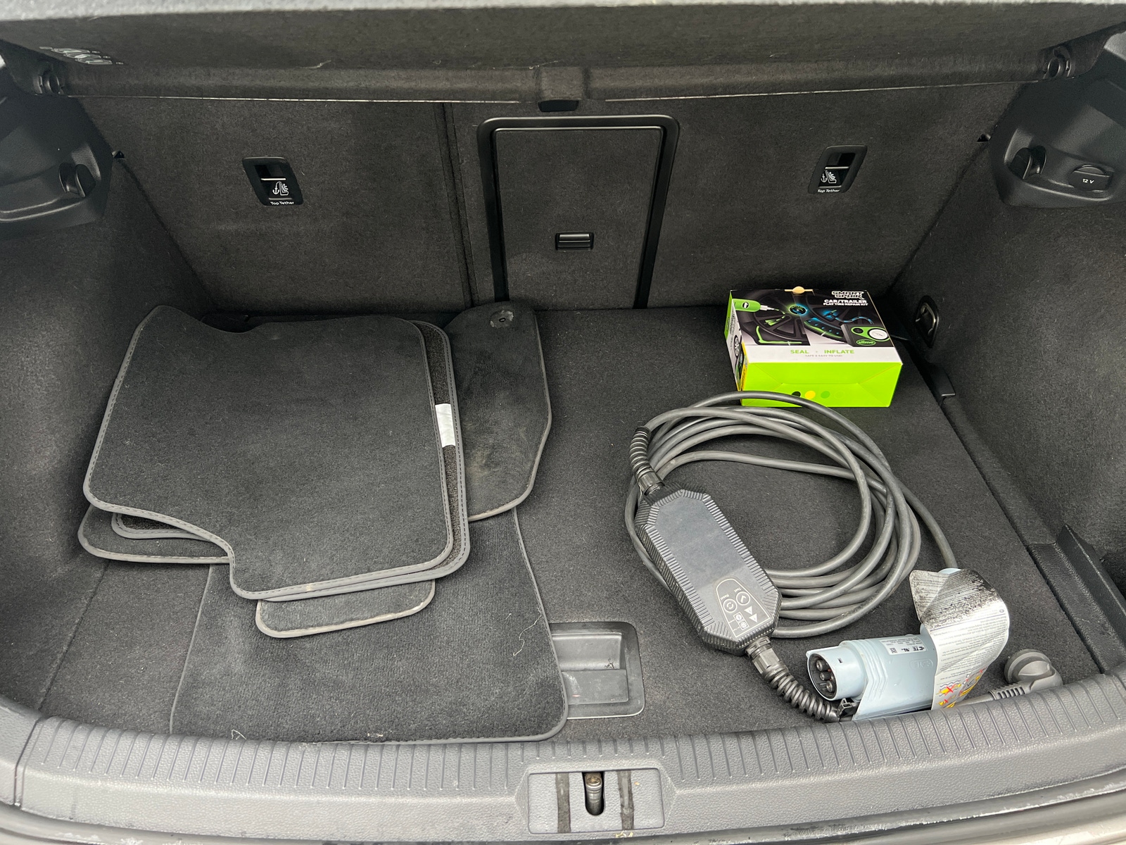 Thumbnail: 2016 Volkswagen e-Golf - 6