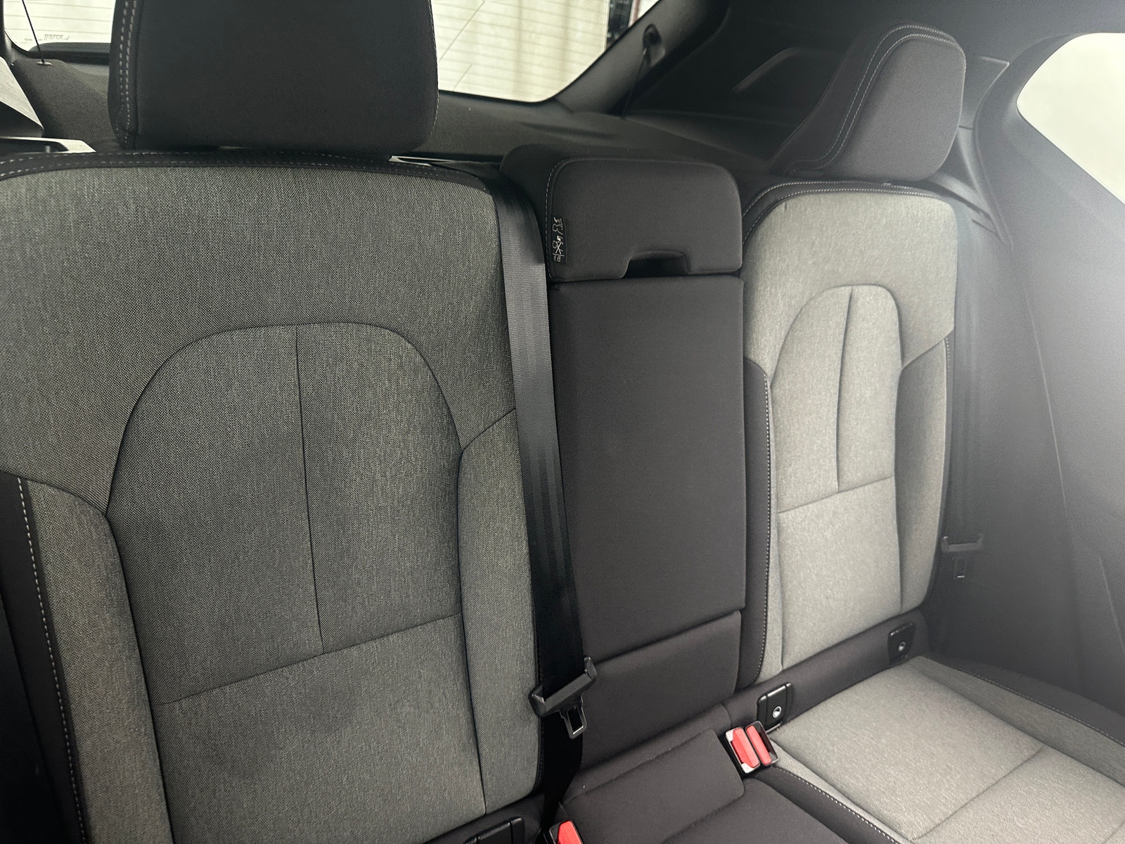 Thumbnail: 2025 Volvo XC40 - 6