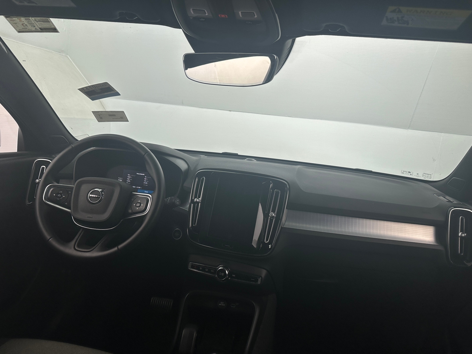 Thumbnail: 2025 Volvo XC40 - 3
