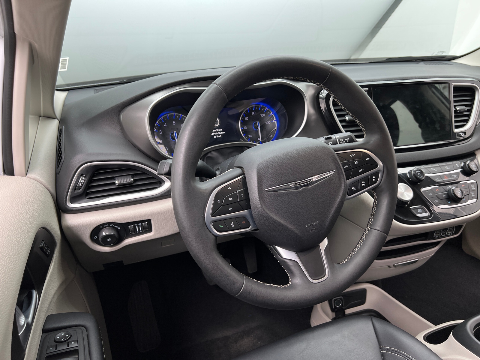 Thumbnail: 2024 Chrysler Pacifica - 4