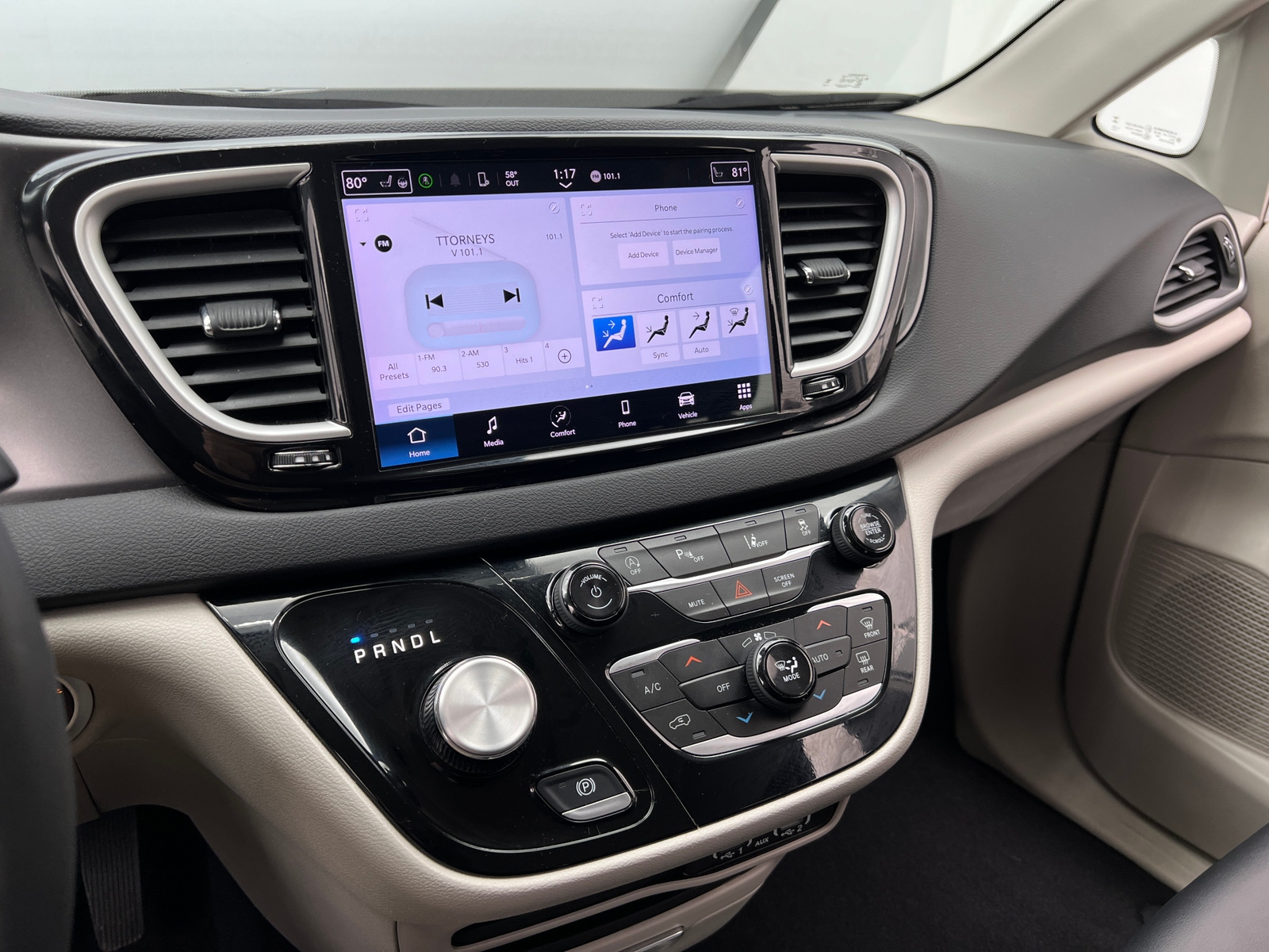 Thumbnail: 2024 Chrysler Pacifica - 3