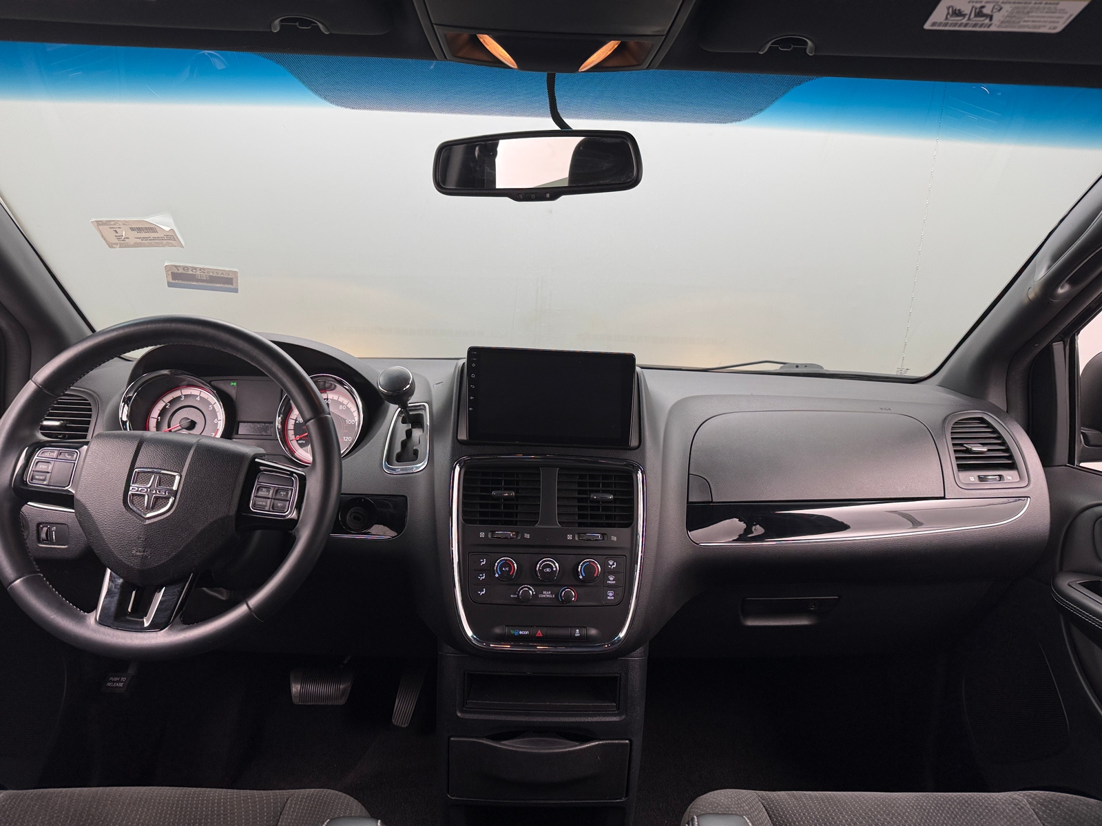 Thumbnail: 2017 Dodge Grand Caravan - 3