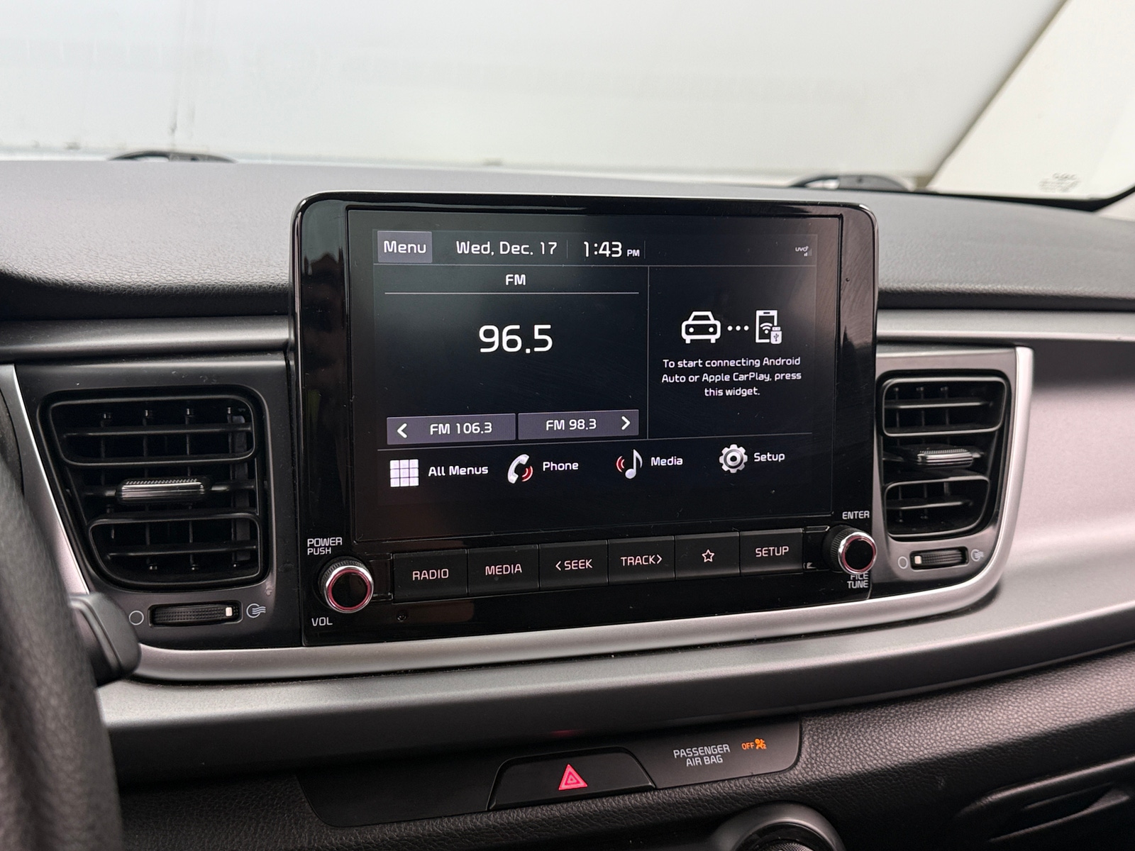 Thumbnail: 2022 Kia Rio - 4