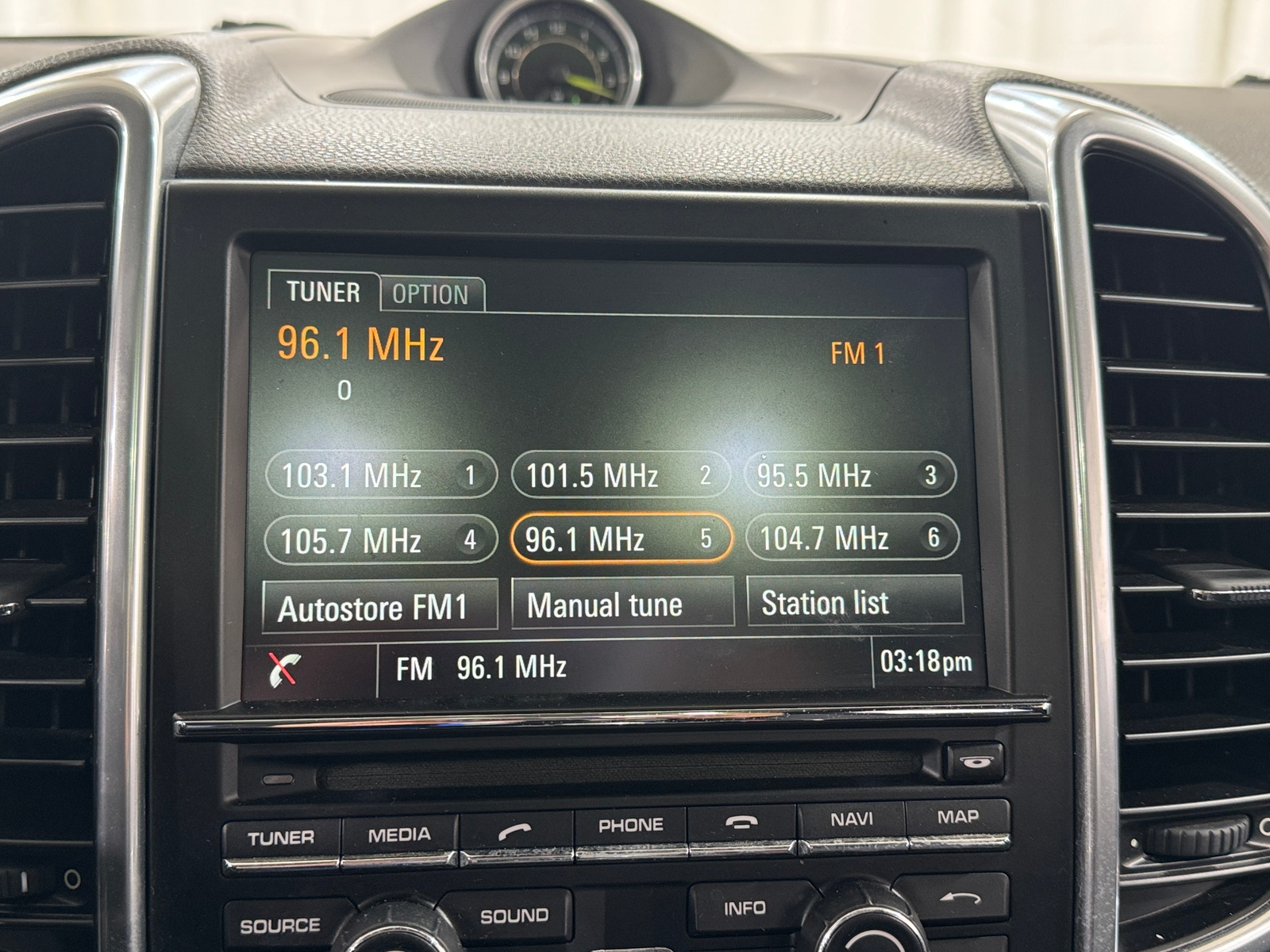 Thumbnail: 2016 Porsche Cayenne - 3