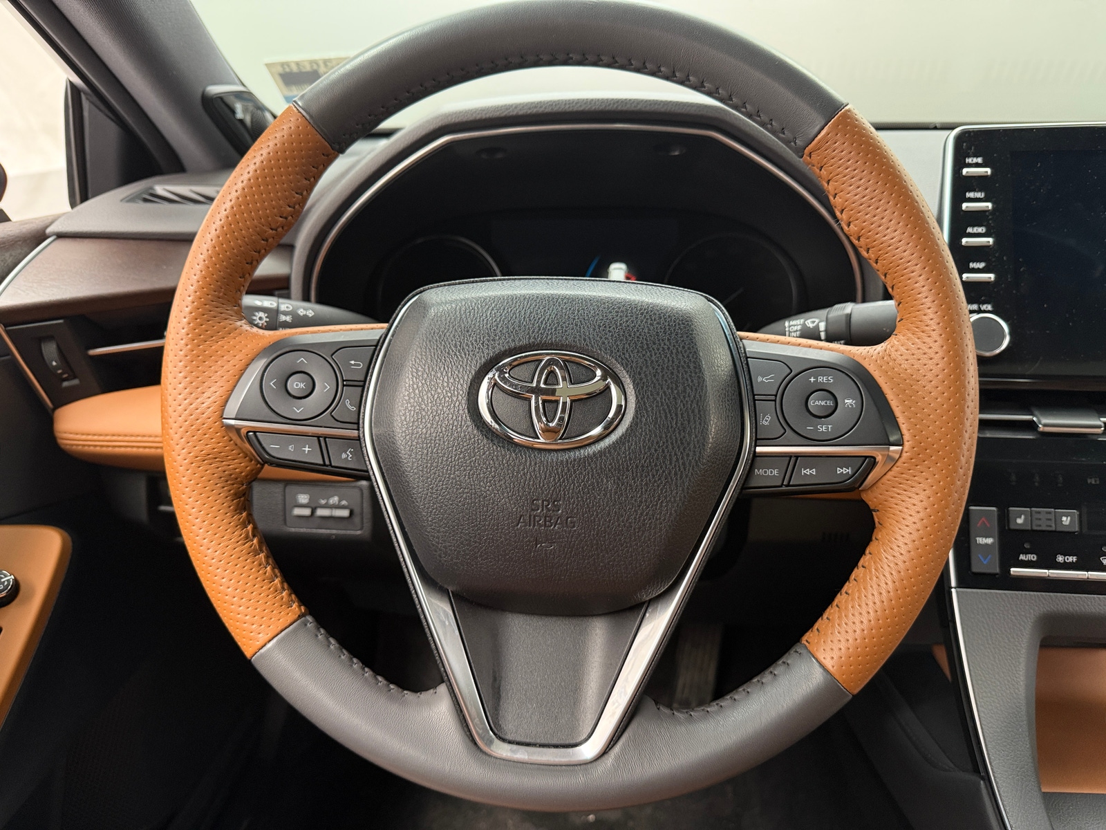 Thumbnail: 2019 Toyota Avalon - 4
