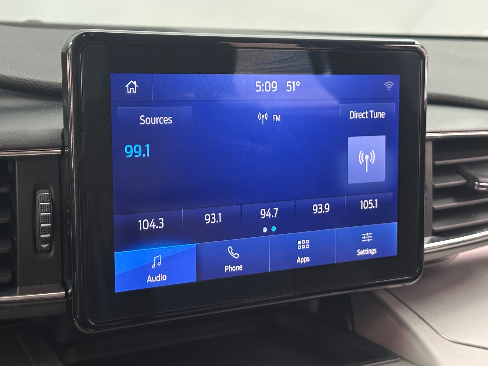 Thumbnail: 2021 Ford Explorer - 4