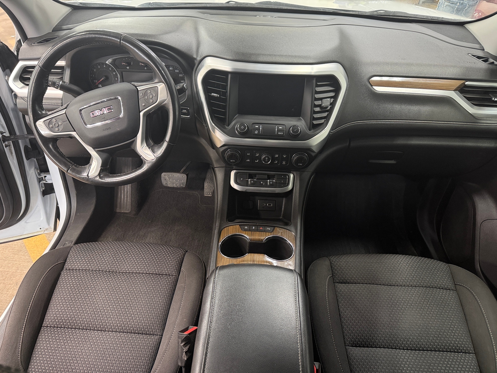 Thumbnail: 2020 GMC Acadia - 3