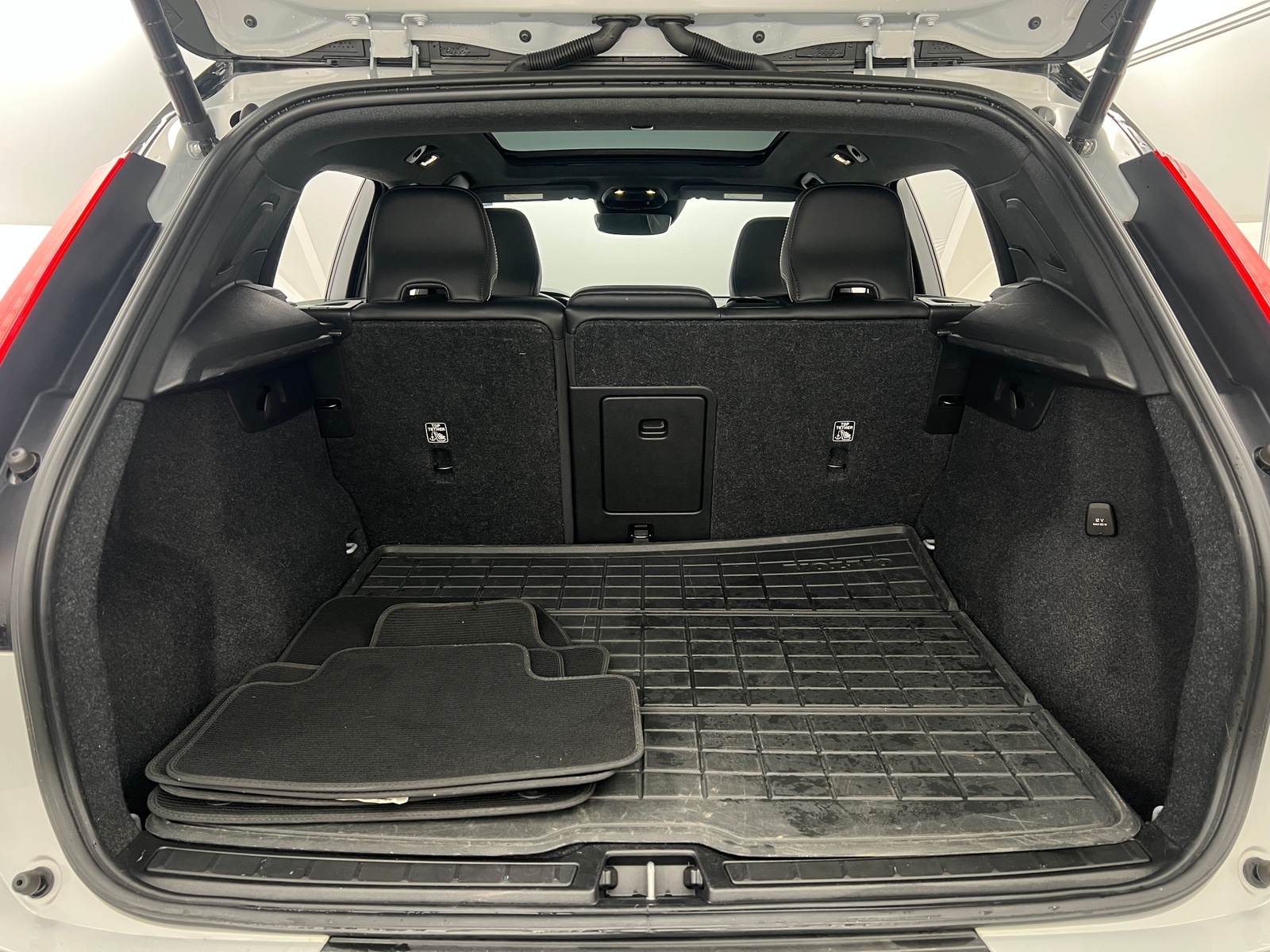 Thumbnail: 2021 Volvo XC40 - 6