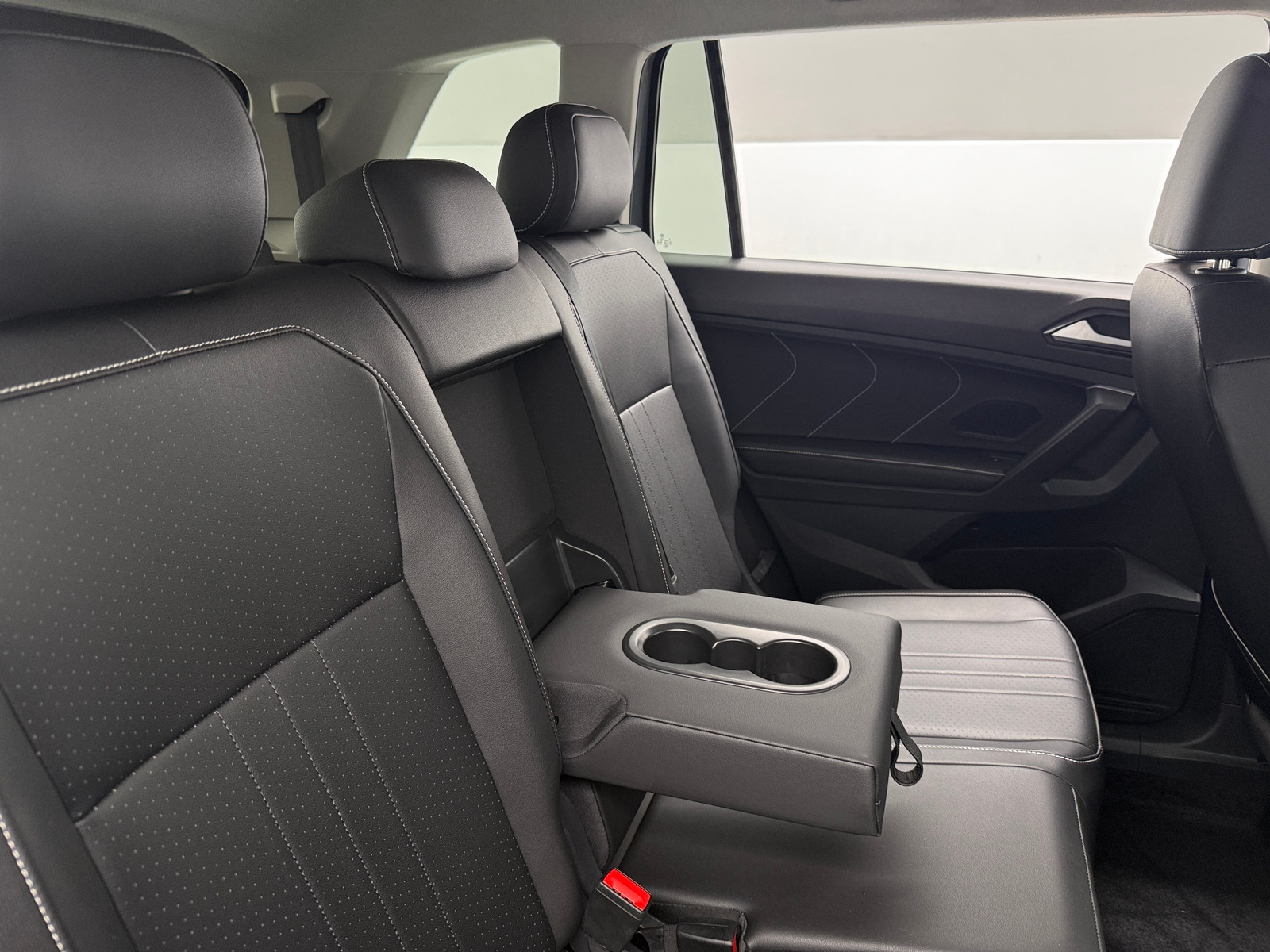 Thumbnail: 2023 Volkswagen Tiguan - 5