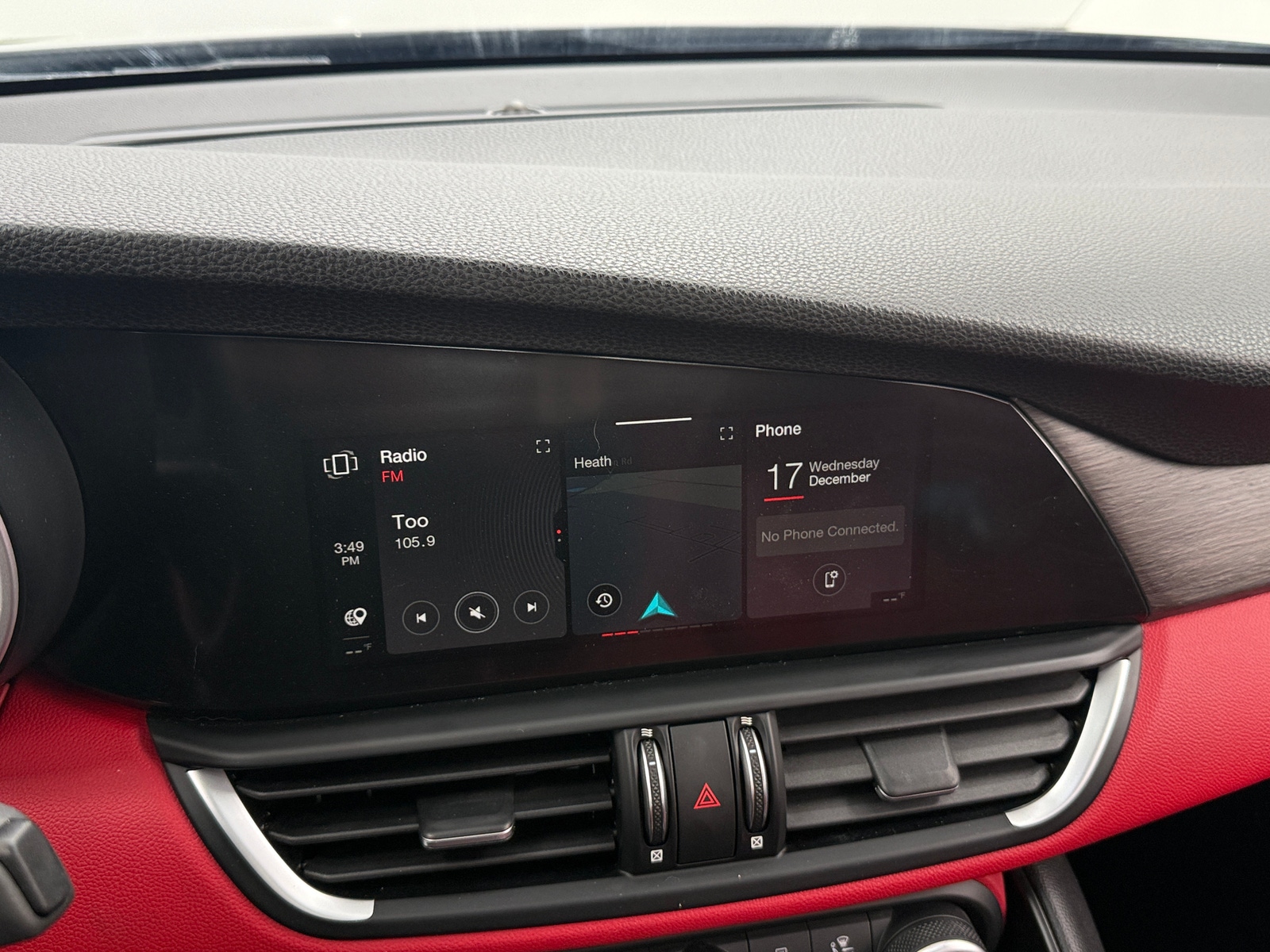 Thumbnail: 2021 Alfa Romeo Giulia - 3