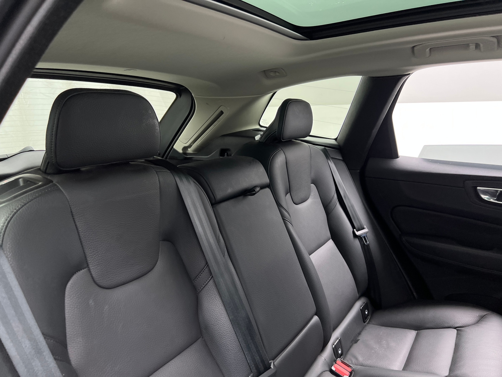 Thumbnail: 2025 Volvo XC60 - 5