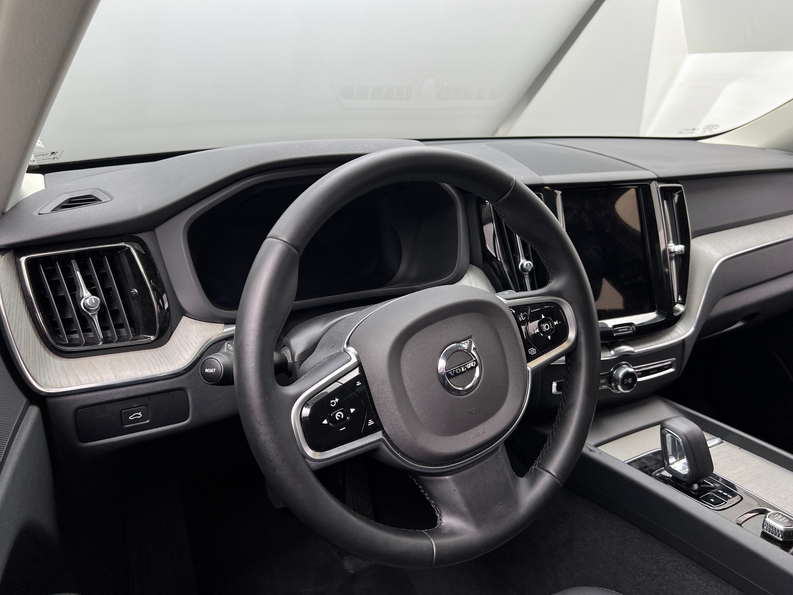 Thumbnail: 2025 Volvo XC60 - 4