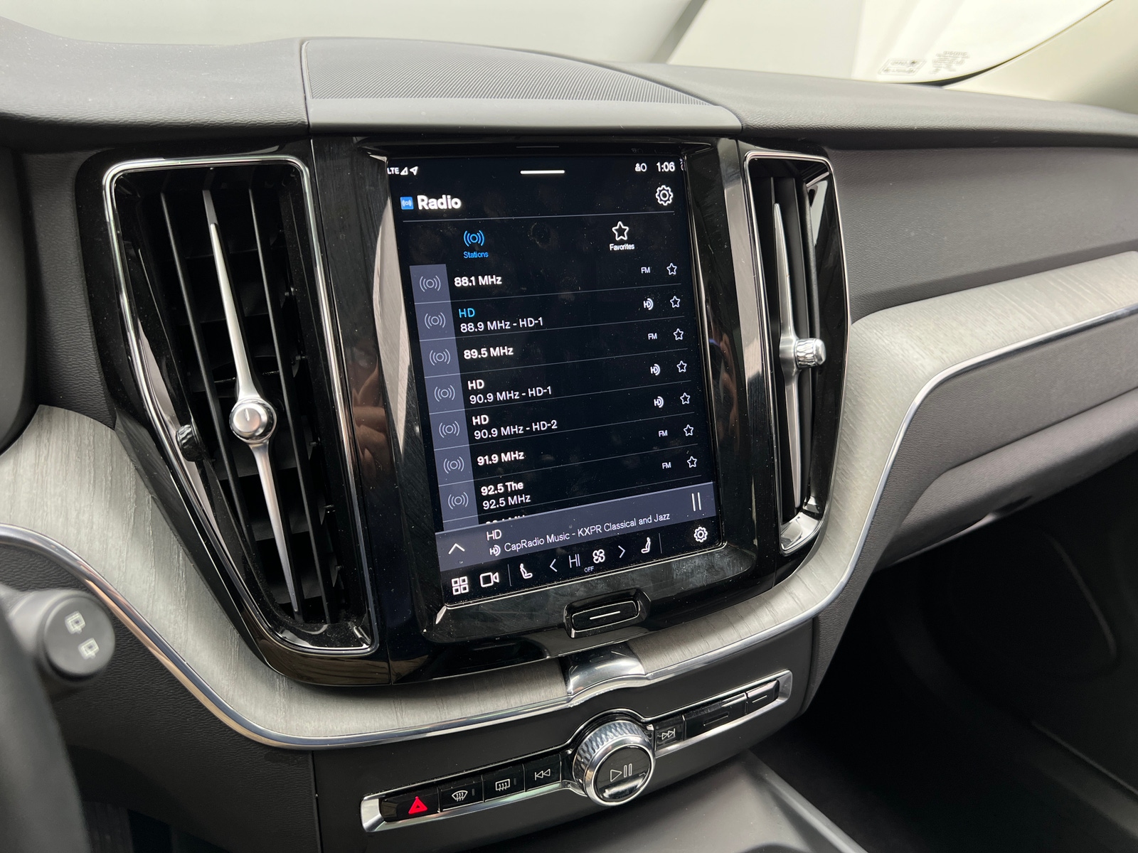 Thumbnail: 2025 Volvo XC60 - 3